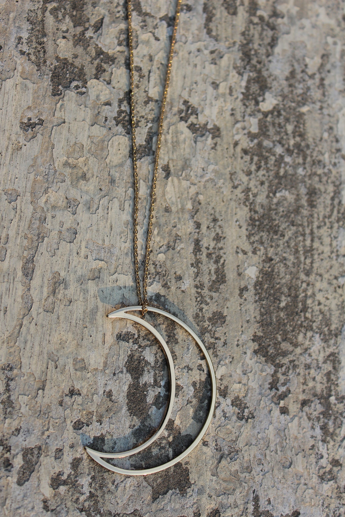 The Lune Necklace